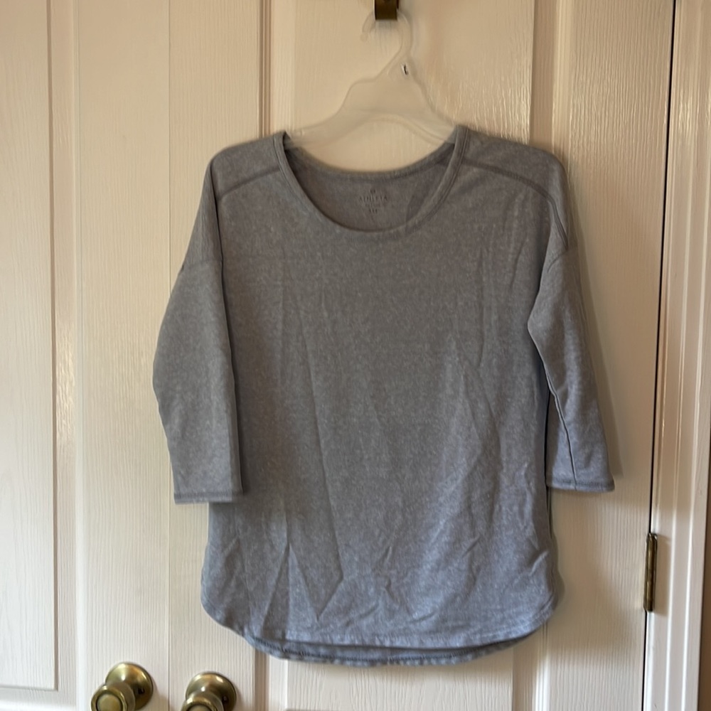 Athleta gray shirt